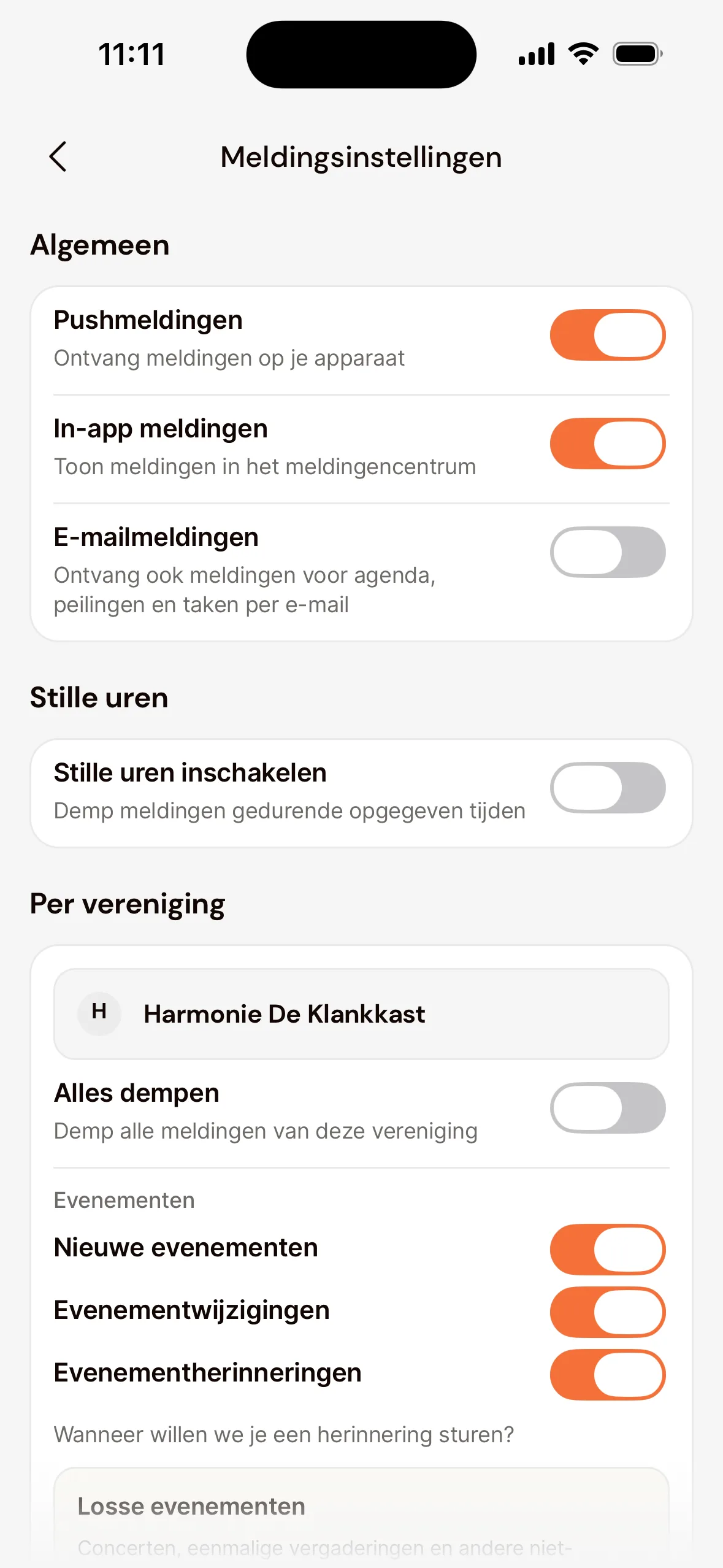 Meldingsinstellingen in de app: onder Algemeen Pushmeldingen (aan), In-app meldingen en E-mailmeldingen, Stille uren, en onder Per vereniging Alles dempen en de onderwerpen Nieuwe evenementen, Evenementwijzigingen en Evenementherinneringen.