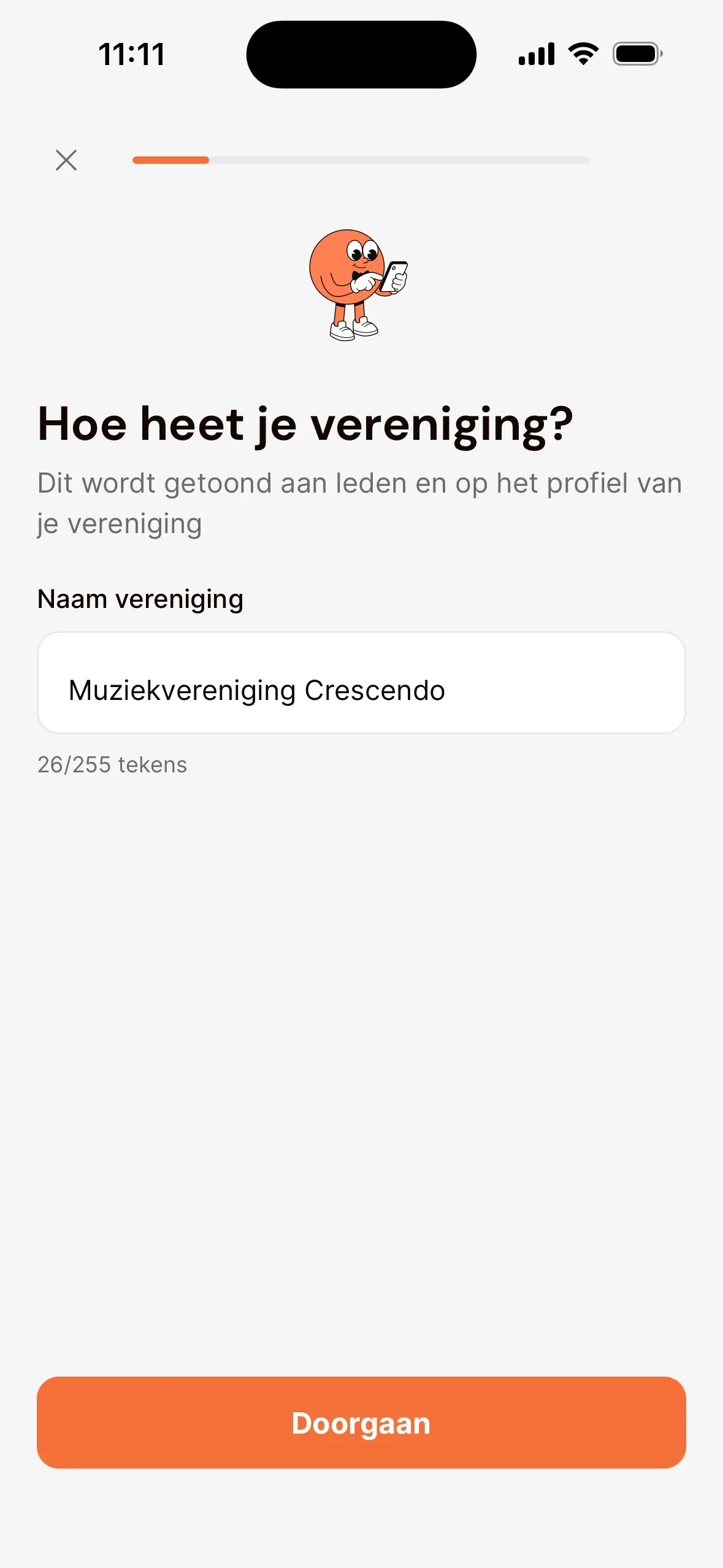 De eerste stap van een nieuwe vereniging in de app: Hoe heet je vereniging?, met een voorbeeldnaam bij Naam vereniging en de knop Doorgaan.