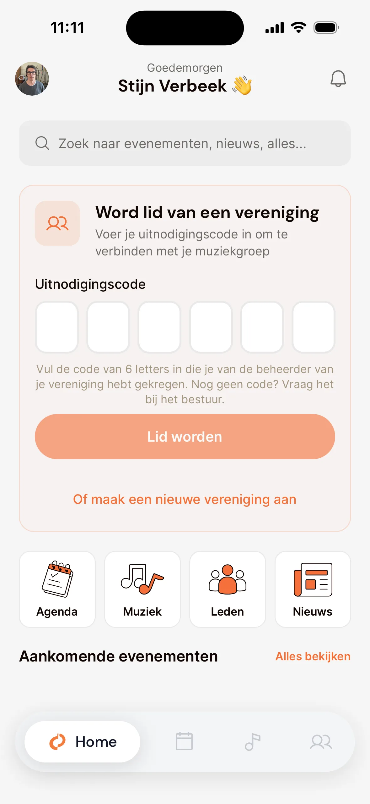 Het tabblad Home in de app voor iemand zonder vereniging: het blok Word lid van een vereniging met onder Uitnodigingscode zes lege vakjes, de knop Lid worden en de link Of maak een nieuwe vereniging aan.