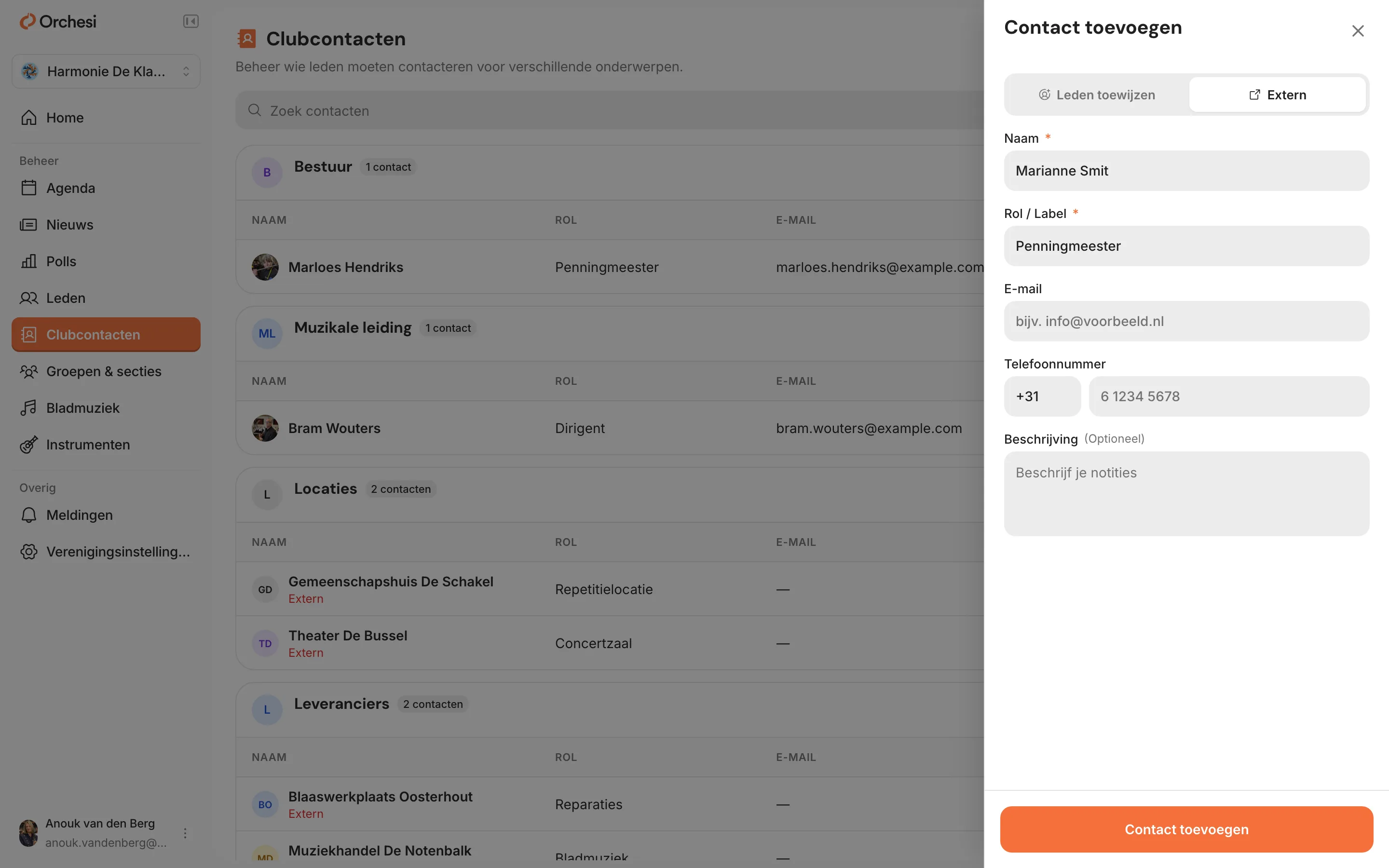 Clubcontacten met rechts het venster Contact toevoegen, tabblad Extern: een naam en bij Rol / Label Penningmeester ingevuld, met de velden E-mail, Telefoonnummer en Beschrijving.