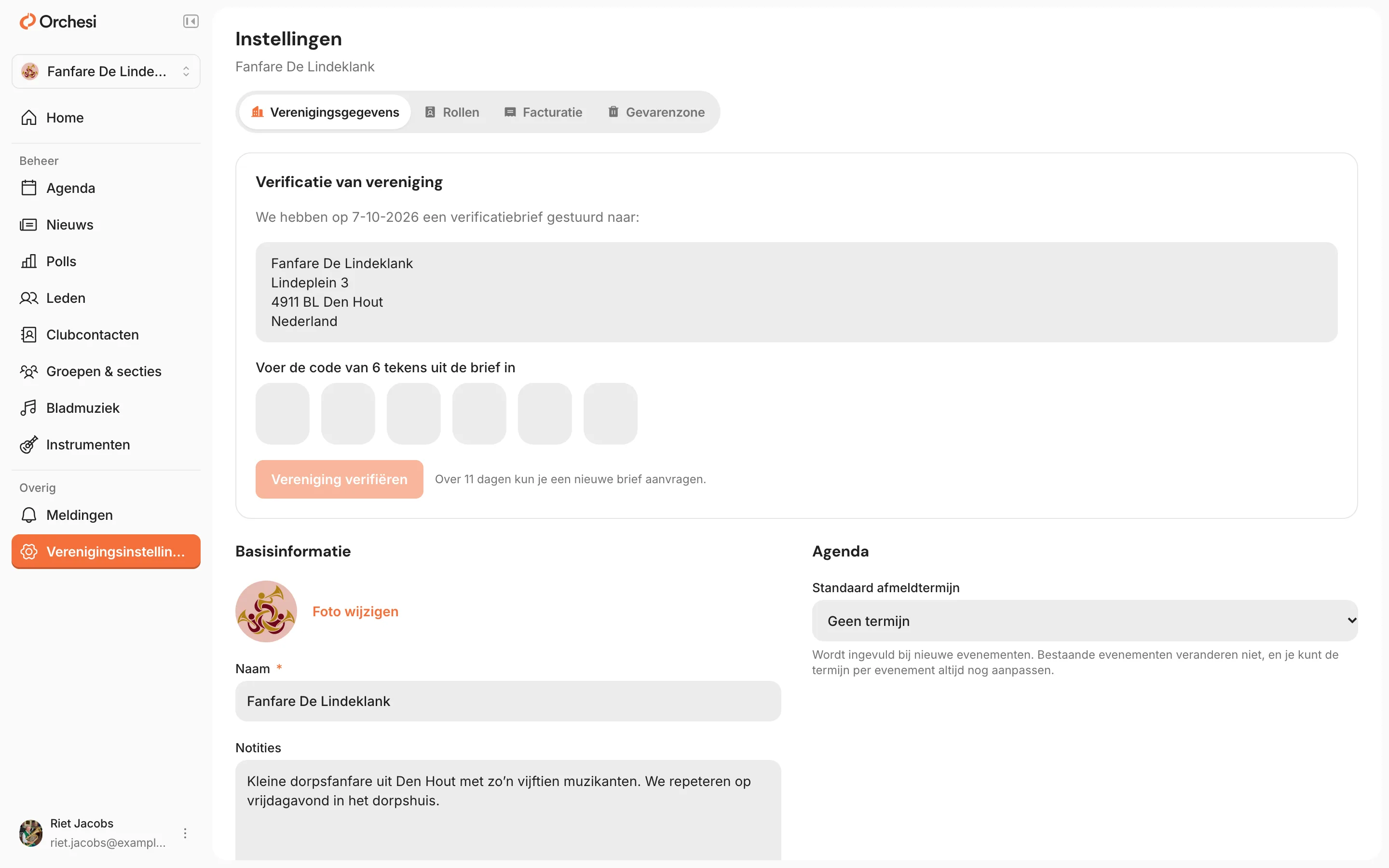 De verenigingsinstellingen van een vereniging die nog niet geverifieerd is: onder Verificatie van vereniging het adres waar de brief heen ging, zes vakjes voor de code uit de brief en de knop Vereniging verifiëren.