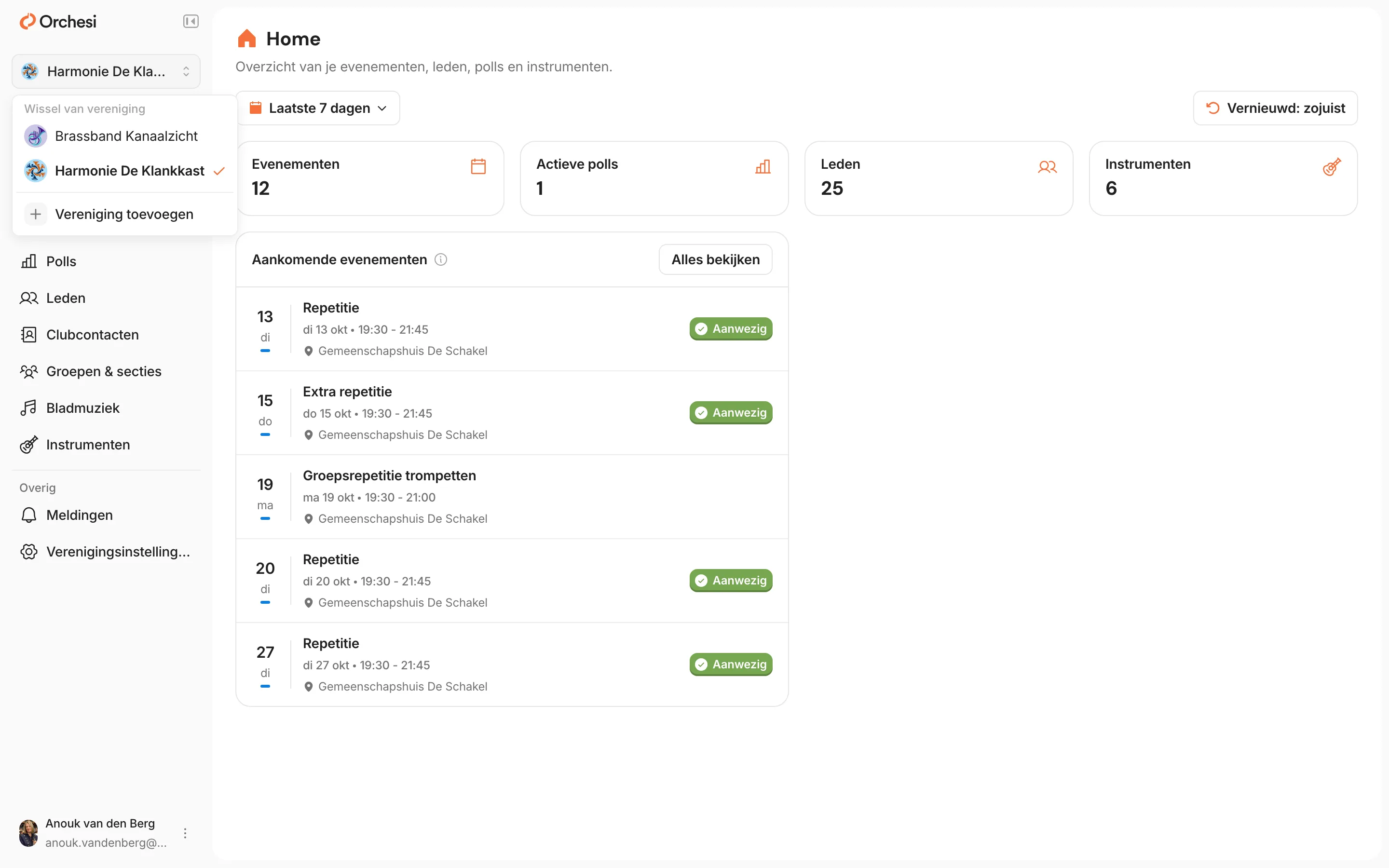 Het menu van de web-app met bovenaan de wisselaar van vereniging opengeklapt: onder Wissel van vereniging twee verenigingen, de huidige met een vinkje, en daaronder Vereniging toevoegen.