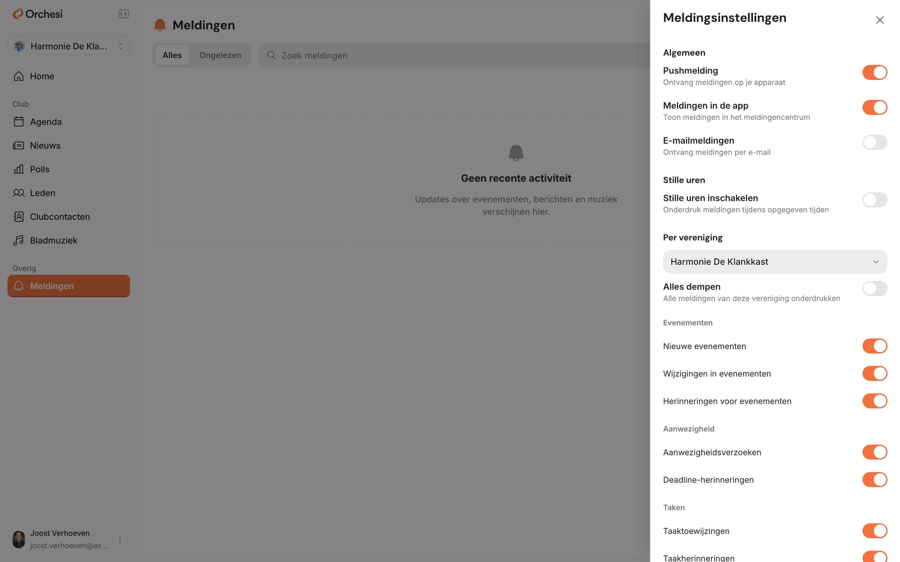 Het venster Meldingsinstellingen: onder Algemeen de schakelaars Pushmelding, Meldingen in de app en E-mailmeldingen, daaronder Stille uren, en per vereniging de onderwerpen zoals Nieuwe evenementen, Herinneringen voor evenementen en Taaktoewijzingen.
